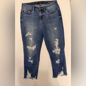Judy Blue Distressed Skinny Capri Jeans in Classic Blue